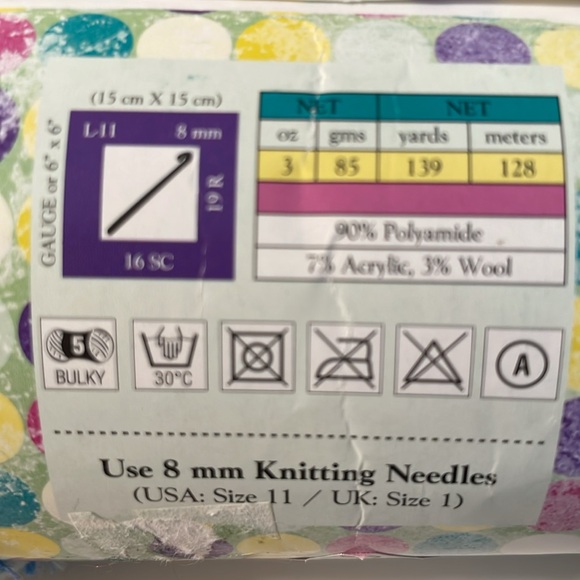 Yarn Bee Hollywood Special Effects Yarn 2 Skeins in Malibu Shoot - Picture 4 of 4